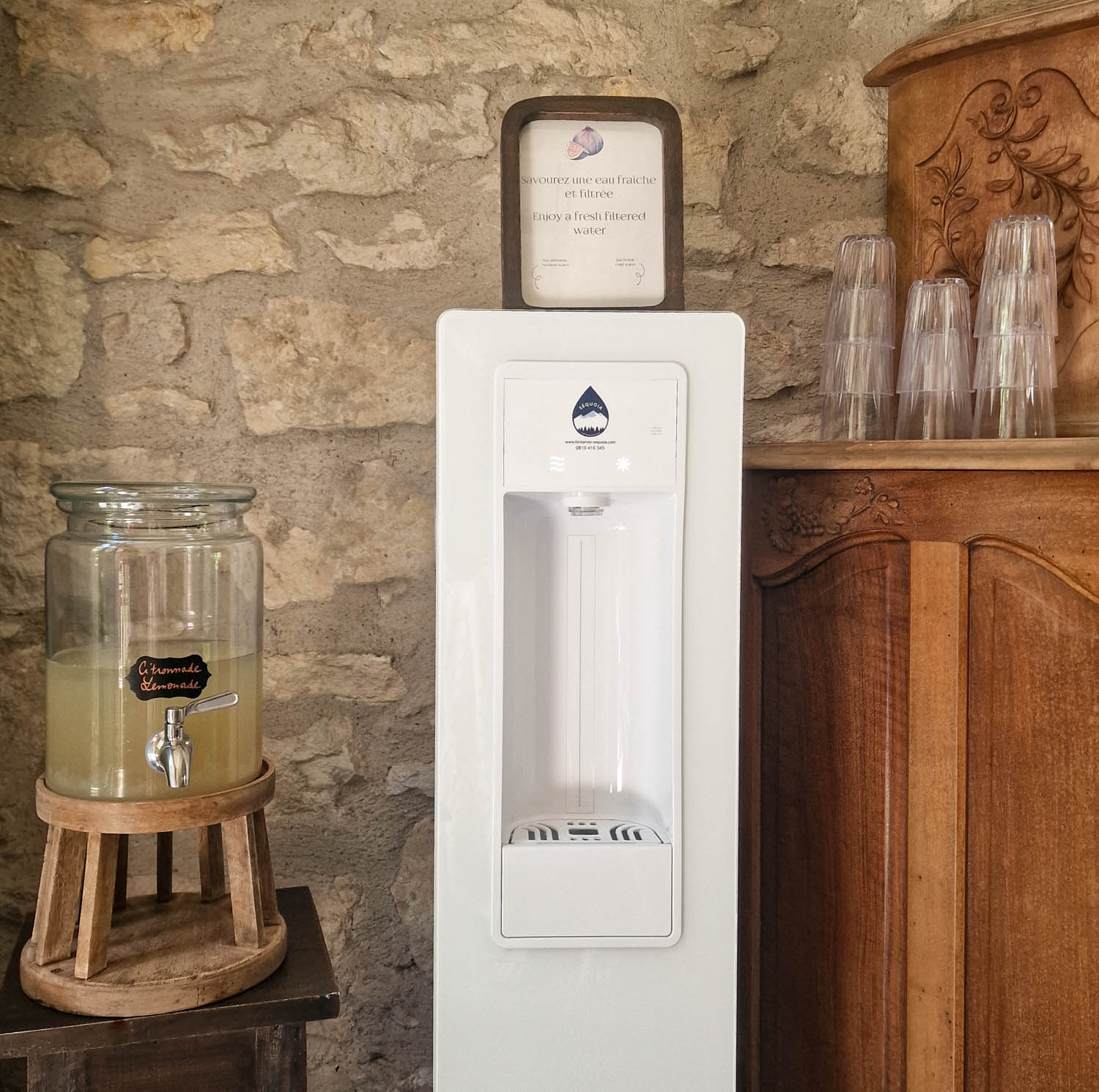 Eau fraîche et filtrée disponible 24h/24 🚰
Pas de déchets, pas de restrictions !
Et la limonade maison revient bientôt 🍋🤗
