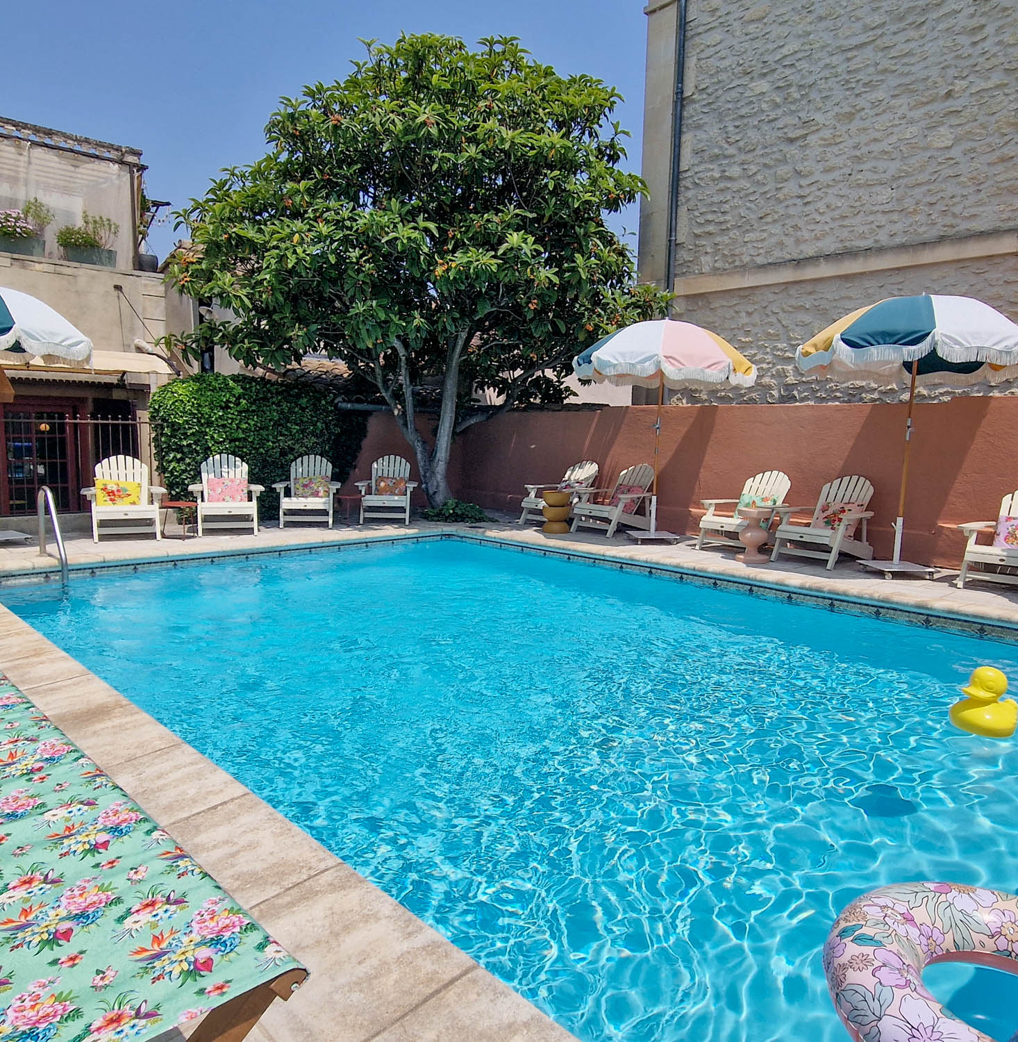 Prêts pour le premier plongeon de l'année ?
La piscine est chauffée toute la saison ⛱