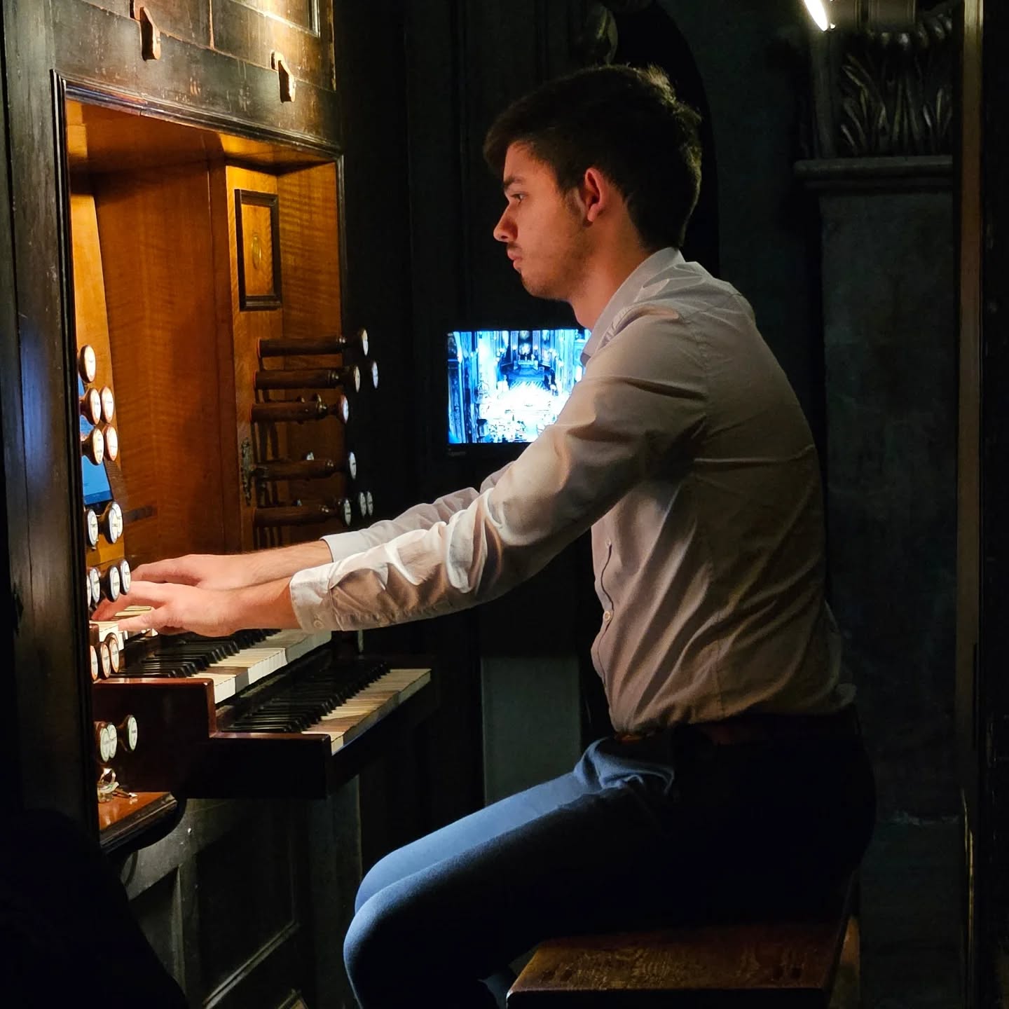Aux claviers pour @paroisseetudiantedetoulouse
📍Basilique Notre Dame de la Daurade, Toulouse
📷 @emanuelzozor_organist
#organ #orgue #organist #organiste #toulouse #music #musique