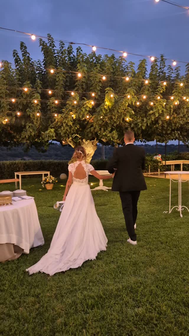 Come tetto solo il cielo. Come sfondo solo la natura. 🌿✨ Scopri la nostra location per il tuo matrimonio da sogno.
.
.
Info per appuntamenti al ☎️ 0933 60017
.
.
#siciliaeventiwedding #ragusa #catania #weddingphotography #weddingplannersicily