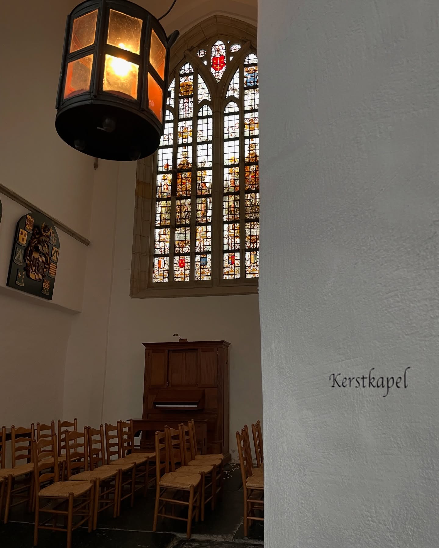 Église Saint-Bavon à Haarlem ⛪️
Plantée au milieu de la ville sur la place du Grote Markt, l’église est en tout point remarquable : un volume impressionnant, un orgue imposant, une voûte en bois ouvragée…
À chaque fois que j’y rentre, j’y passe littéralement des heures ! 🤩
#haarlem #paysbas #eglise #sintbavokerk