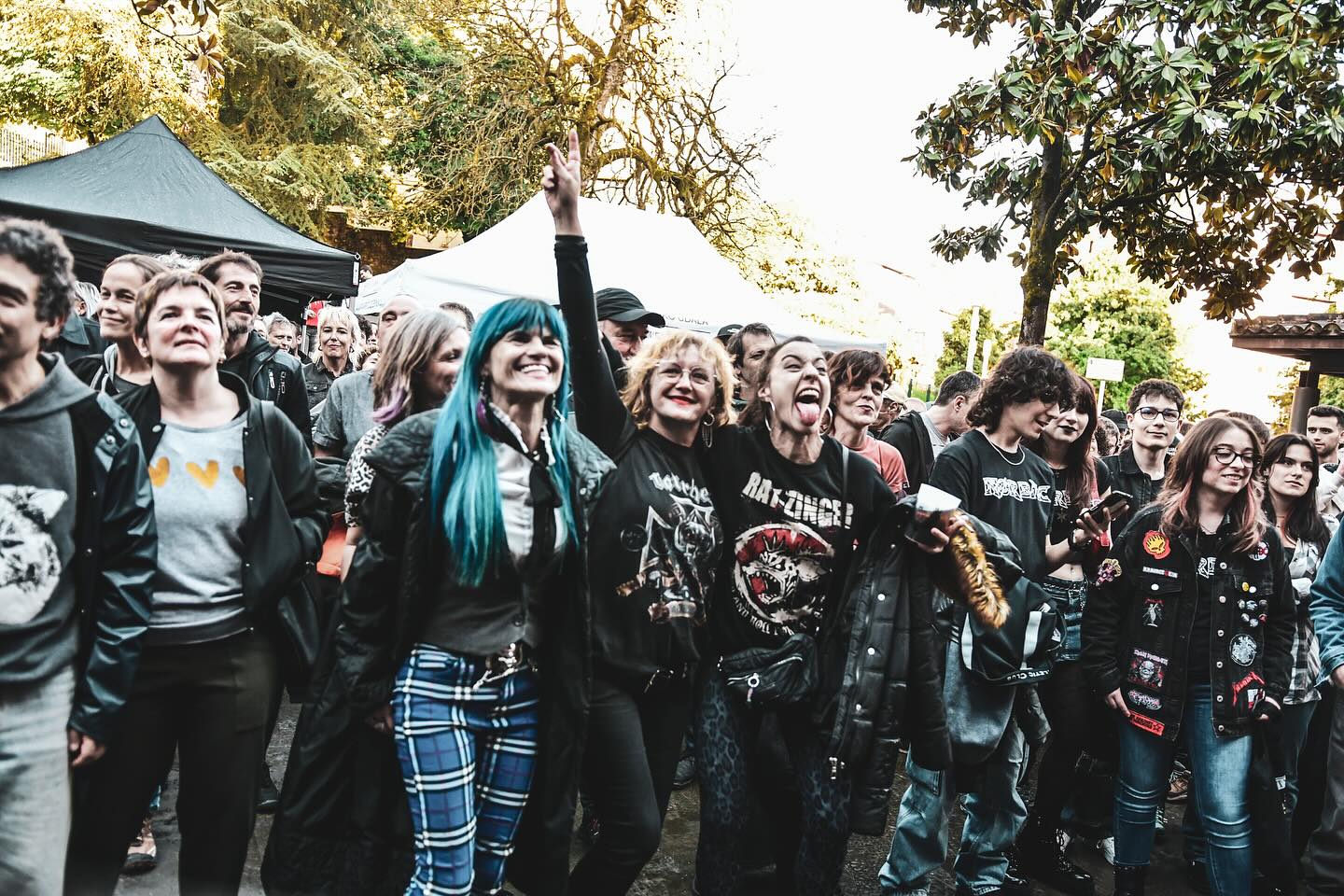 MILA ESKER ERMUA eta VERTIGO ROCK! 🔥🔥🔥
Itzel atzo Ermuan ospatzen den Vertigo Rock-en! Giro eta ikuslego aparta! 
Eskerrak eman jaialdi hau aurrera ateratzen duen jende guztiari, hain era xumean egiten duzuen lanagatik. Baita gure kontzertura bertaratu zineten guztioi ere! Gora zuek!
¡Impresionante ayer en el Vertigo Rock que se celebra en Ermua! ¡Gran ambiente y público!
Agradecer a toda la gente que saca adelante este festival de una manera tan humilde. ¡También a todos los que os acercasteis a nuestro concierto! ¡We love you!
Hurrengoak/Siguientes
05/17 Donostia @ @dabadabass 
06/06 Bergara @ Plaza (Jaiak)
06/20 Eibar @ Untzaga Plaza (Jaiak)
07/18 TBA (Jaiak)
09/05 Artea @ Plaza (Jaiak)
tickets www.kokein.com
📸 @eideriturriaga