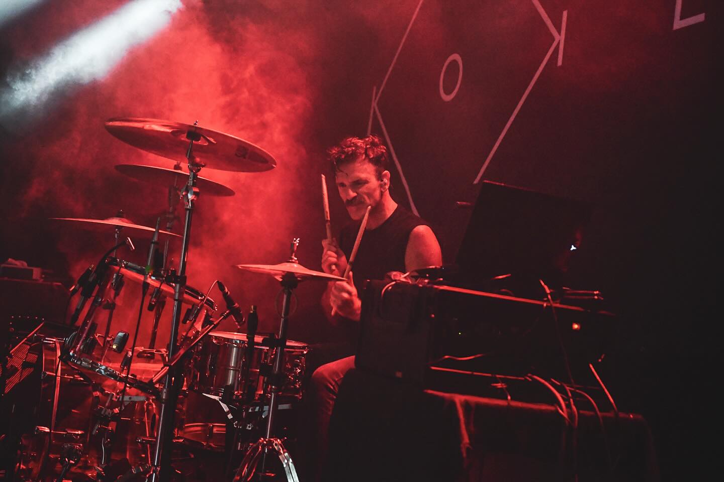 Mila esker GASTEIZ!! 🖤🔥
Atzo gustora baino gustorago aritu ginen @gasteizkotxosnak -en.
Azaroak 8an bueltatuko gara Gasteizera Bidea Da Helmuga bere osotasunean aurkeztera bertan parte duten gonbidatu eta lagun guztiekin. Adi egon!
Ayer estuvimos muy a gusto en @gasteizkotxosnak.
El 8 de Noviembre volveremos de manera especial, ya que presentaremos Bidea Da Helmuga en directo con toda la gente que ha participado y colaborado en el disco. Estad atent@s!
Sarrerak / Entradas @iak_kulturgunea
📷 @eideriturriaga