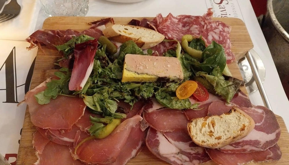 Un petit tour au marché et on se retrouve pour un excellent repas, au chaud…!!!! 😅🥰
À tout à l’heure !! 😋