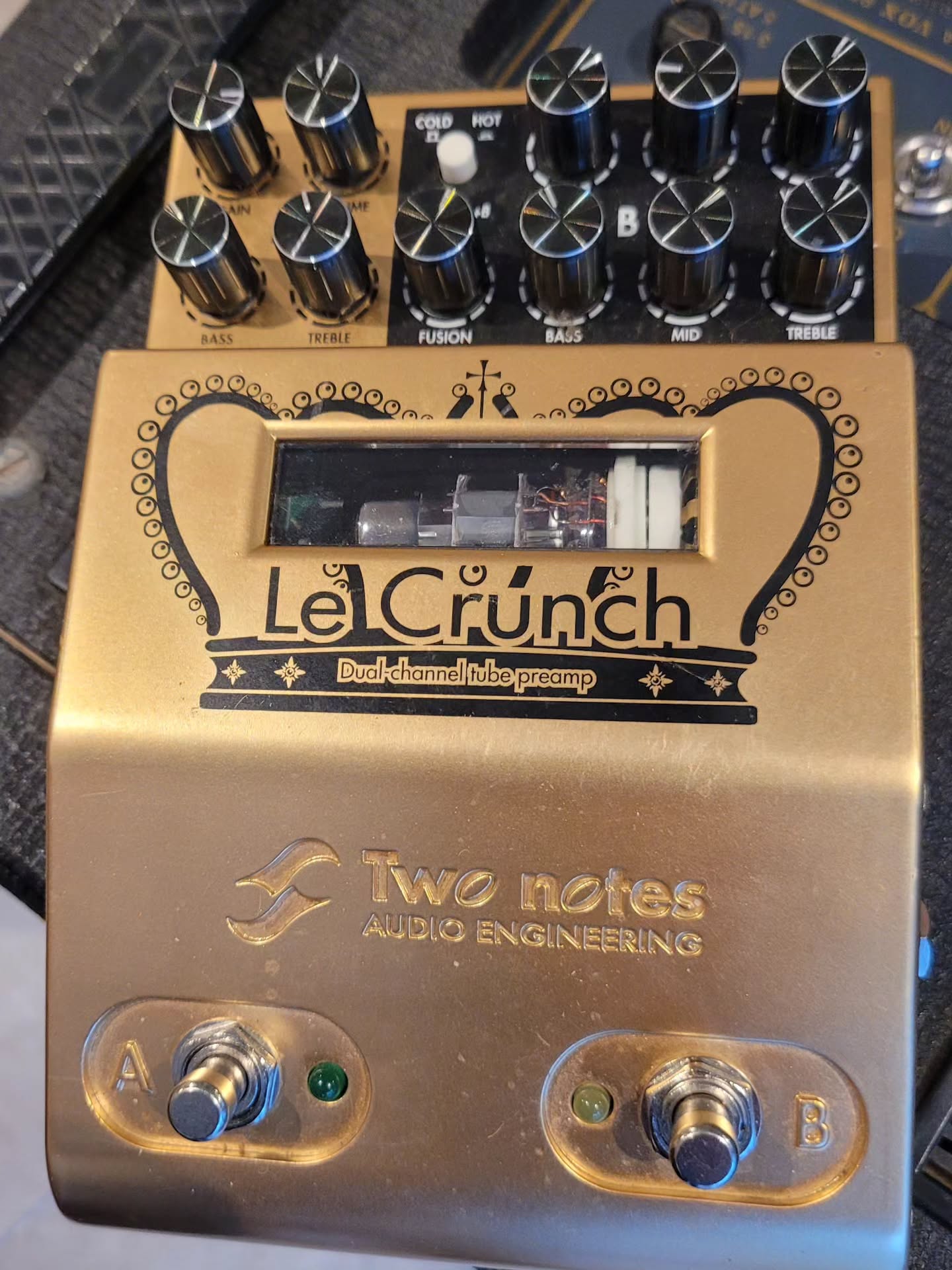 🎸 Du monde à l'atelier ces dernières semaines, histoire de bien clôturer l'année. 🎉
🇬🇧Un AC30 de 1981 avec un petit problème de masse et un retubage
🛩️ Un jet city, avec un tube hs et un autre hors spec.
🇫🇷 Et un two notes le crunch, pour un changement de tube et quelques retouches, ça sonne d'ailleurs méchamment bien ce preamp !