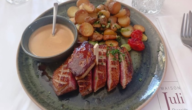 Un petit tour au marché et on se retrouve pour un excellent repas, au chaud…!!!! 😅🥰
À tout à l’heure !! 😋