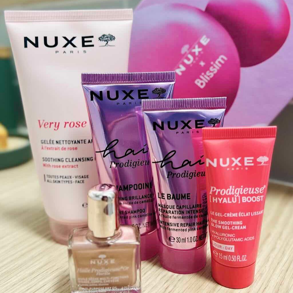 En avril Blissim nous laisse une fois encore le choix entre deux box :
🌸 une box 100% Nuxe
🌼 Ou une box surprise pleine de nouveautés
✨ J'ai craqué pour la box Blissim x Nuxe… et c’est un grand OUI ! ✨
Au programme :
💫 Les iconiques best-sellers + une nouveauté skincare
🧴 La Gelée nettoyante apaisante Very Rose
✨ L'Huile Prodigieuse Or Florale
🧼 Le Shampooing brillance miroir
🧴 Le Baume capillaire réparation intense
🌟 Le Gel-crème éclat Prodigieuse Hyalu Boost
Résultat ? Une routine complète pour une peau lumineuse et des cheveux tout doux 😍
💸 Le bon plan :
➡️ 5 soins Nuxe pour seulement 17,90€ (frais de port inclus)
🎁 + 1 accessoire au choix (gourde, bijoux, cabas, bob…)
👉 Dispo uniquement via ce lien : https://tidd.ly/4ckr7Qn
#blissim #nuxe #beautybox #routinebeauté #skincarefrance #haircare #bonplan #beautyaddict #glowup #printemps