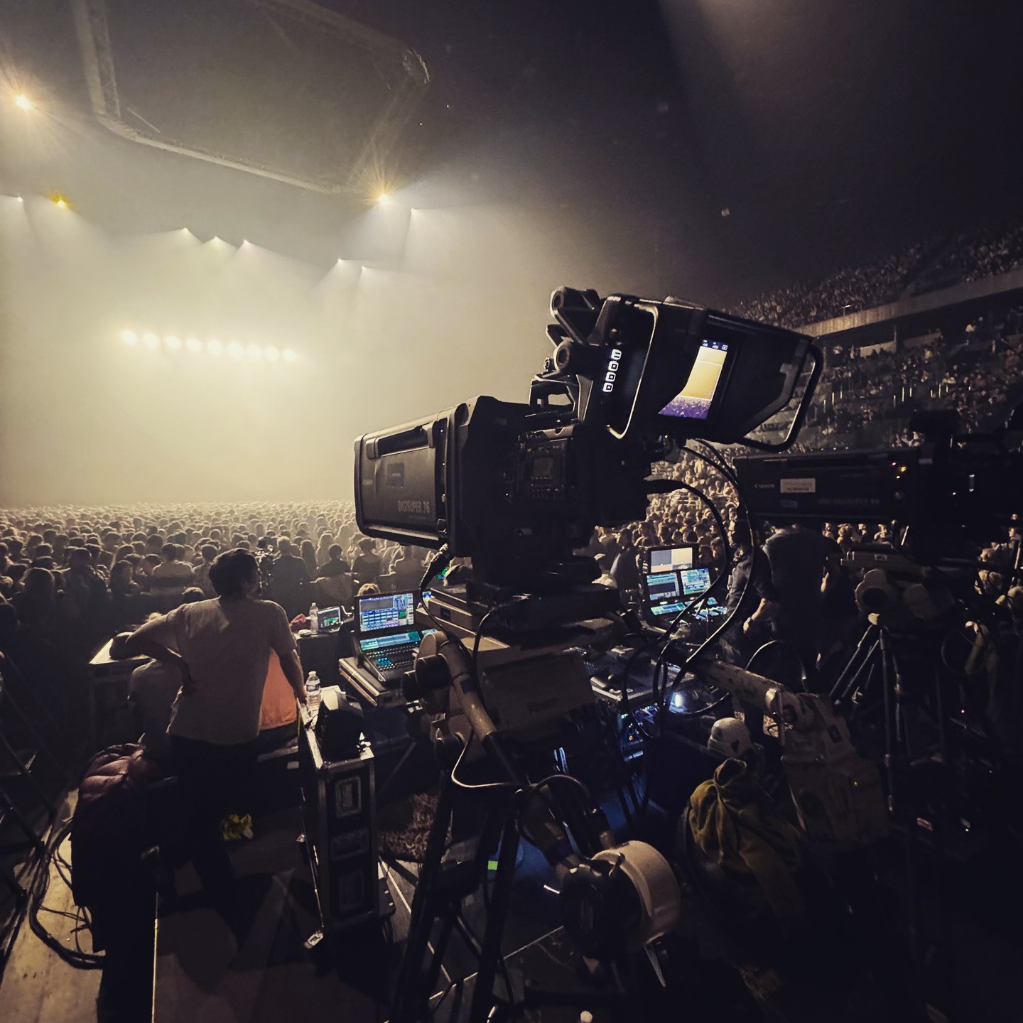 🎬 Clap de fin pour la tournée d'automne des Zéniths d'Eddy de Pretto !Après une tournée d....