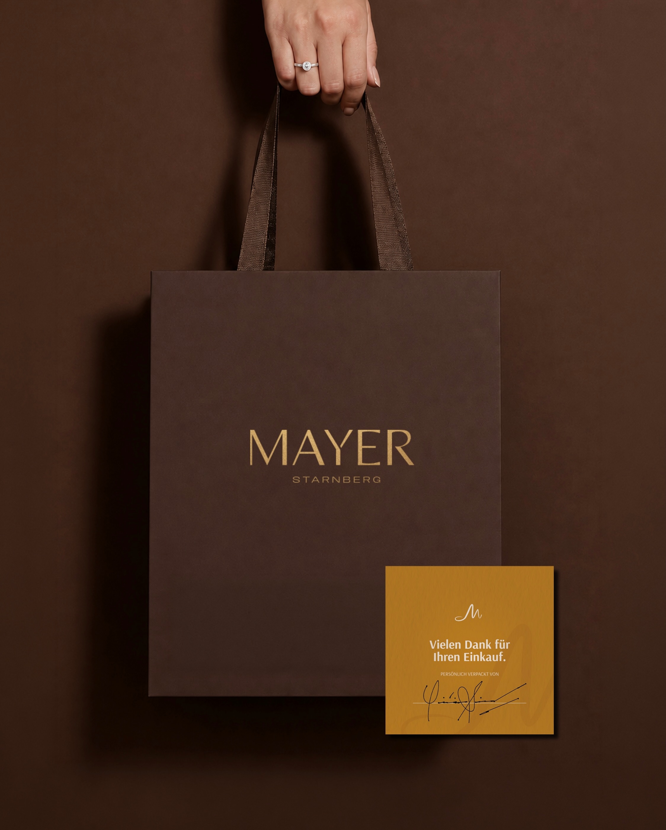 Juwelier Mayer Starnberg
A new location, a new space, and a new identity that runs from the logo to the light fittings.
We moved, redesigned and rebranded in parallel: the interior quiet and refined, the identity clear and considered. Two disciplines, one language.
#KitzigDesignStudios #JuwelierMayer #Starnberg #JewelleryDesign #RetailDesign BrandDesign InteriorDesign DesignBeyondBoundaries LuxuryRetail Branding Holistic