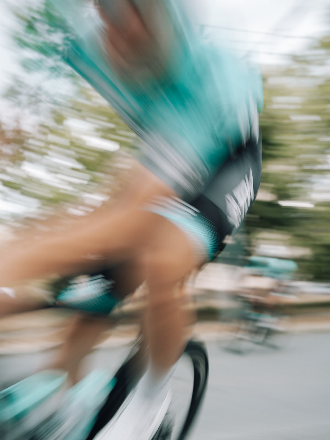 🇨🇿 West Bohemia Tour on the menu 👨🏻🍳
Still in the Czech Republic, but this time racing in a U23 peloton. The tour starts with a 3.7 km prologue tomorrow, featuring 200m of elevation gain.
Then three more long, hilly stages to decide the winner.
We are ready 🫡
-
Még mindig Csehország, de most egy U23-as többnapos verseny jön.
Holnap rögtön egy prológgal kezdünk: 3,7 km hosszan, 200 méter szintemelkedéssel. Ezután három szakasz jön, egyenként 140 kilométer körüli távval és sok emelkedővel.
Mi készen állunk! 🫡
📸 @marchives.raw
#tus_riders #TeamUnitedShipping
