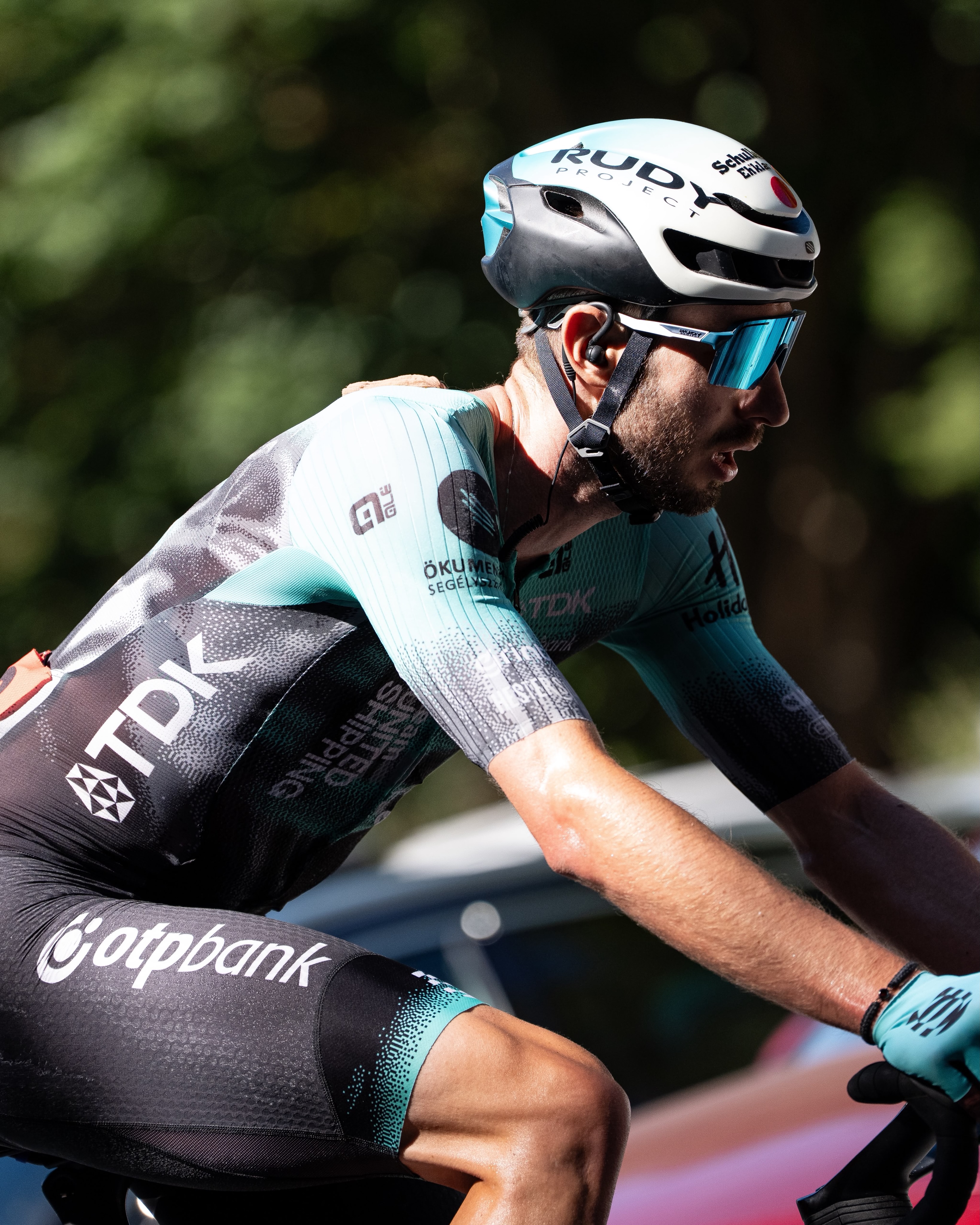 🔴⚪️ MICHAL 🔴⚪️
Mission completed! After being in the breakaway the whole day again, Michal took maximum points on the first two climbs, taking over the lead in the KOM classification.
-
🔴⚪️ Michalon a pöttyös!
Ma ismét egész nap szökésben volt, és miután mindkét befutó előtti hegyi hajrát megnyerte, holnap már a KOM-trikóban állhat rajthoz.
📸 @filip.bezdek
#tus_riders #TeamUnitedShipping