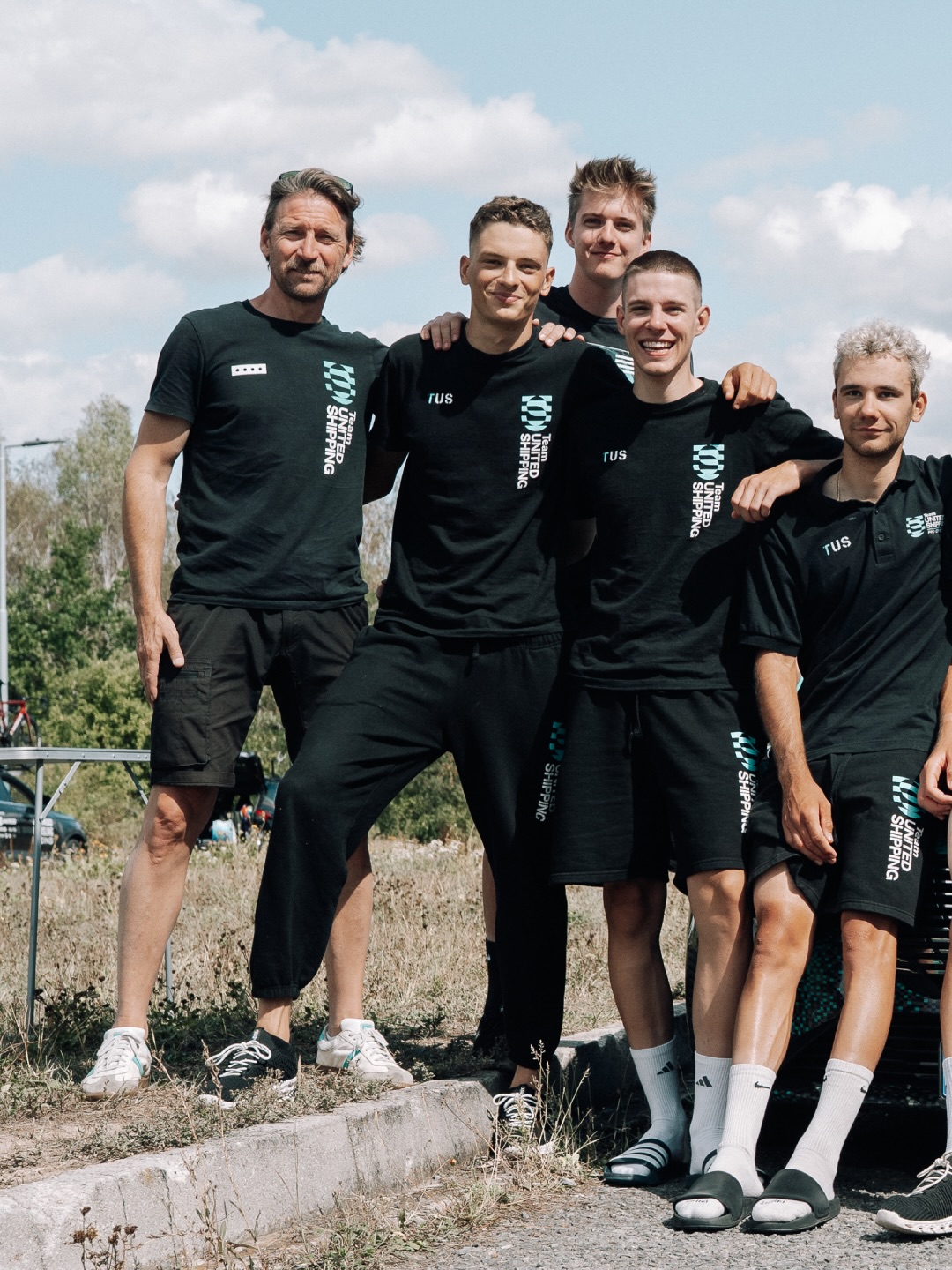 This team! 🥹
Another race in the Czech Republic, another polka dot jersey.
Congrats Tomáš, congrats team—it was epic! 🫡
Here’s the gallery from the final day.
-
Ez a csapat! 🥹
Újabb cseh körverseny, újabb pöttyös trikó!
Szép munka Tomáš, szép munka srácok!
Képek az utolsó napról 🤲
📸 @marchives.raw
#tus_riders #TeamUnitedShipping