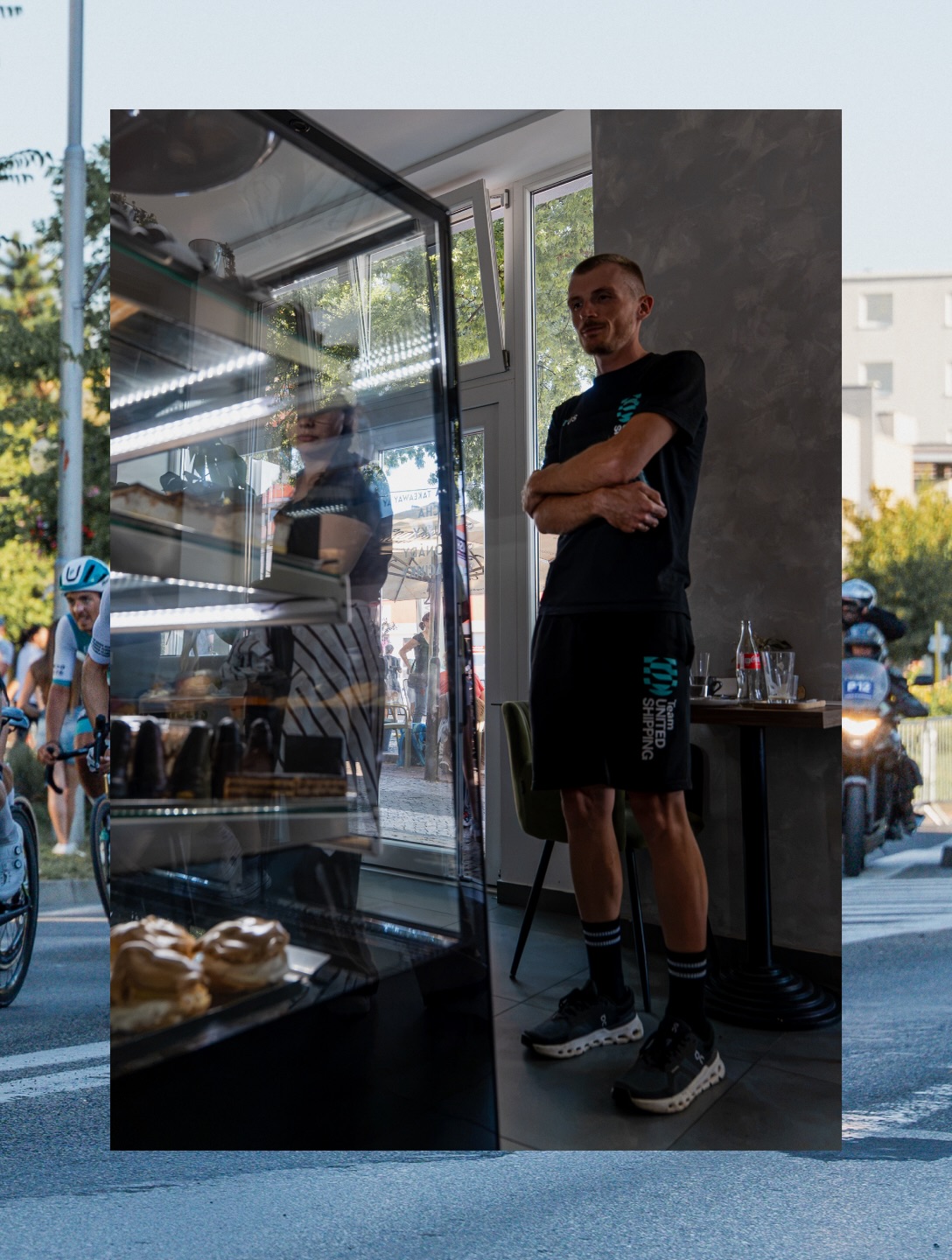 WHAT A COMEBACK! 🫡
After a few tough days, Erik made us forget it all with a sensational victory on Stage 4 of the Tour de Slovaquie! Winning in a way most can only dream of—staying clear from the breakaway while the chasing peloton sprinted behind him at 70 km/h, holding them off by mere meters! What a ride! 🔥
It’s also worth remembering there’s still one stage left: the Queen Stage, finishing with an HC climb! Let’s finish the job in style! 👊
-
Nincsenek szavak! 🫡
Volt pár nehéz napunk itt Szlovákiában, de Erik győzelme a 4. szakaszon mindent feledtetett! Szökésből így hazaérni, miközben a 70-nel sprintelő mezőny már csak méterekre volt mögötte… nem mindennapi látvány!
És ha már látvány: holnap jön az utolsó felvonás! A királyetap vár a mezőnyre, a végén egy kiemelt (HC) hegyi befutóval. A csapat morálja az egekben, nagy menet lesz!
📸 @lapajhu
#tus_riders #TeamUnitedShipping