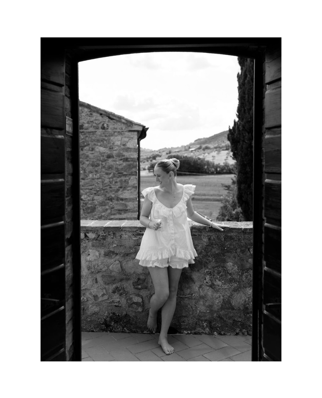 Three days in Tuscany. One wedding, a thousand memories. 🇮🇹
Natalie and Harry travelled from England to Tuscany, choosing Italy not simply as the setting for their wedding, but as a place to share an unforgettable experience with the people they love most.
Three days surrounded by family and friends, filled with celebrations, long Italian dinners, laughter, beautiful landscapes and those golden Tuscan sunsets that seem to last forever.
As editorial wedding photographers in Italy, we wanted to capture not only the elegance of their wedding day, but everything that made these three days so special: the embraces, the spontaneous moments, the energy of the celebrations and the joy of being together, far from home, for something truly unforgettable.
Because a destination wedding in Italy can be so much more than just one day.
It can become a journey to share, three days of celebration, and a little piece of Italy to carry with you forever.
Natalie & Harry — Tuscany, Italy.
Three days. One love story. Endless memories. 🇮🇹✨