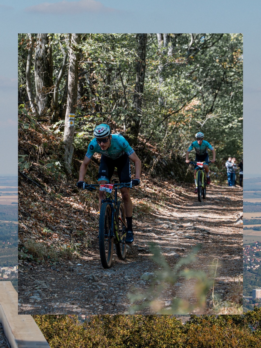 🥈 XCM Országos Bajnokság pódium 🥉
A hétvégén Erik és Máté tértek vissza a gyökereikhez, és a mountain bike maraton országos bajnokságon álltak rajthoz Pécsett. Ugyan a címet nem sikerült elhozniuk, de a dobogóra így is mindketten felfértek: Máté második, Erik pedig harmadik lett.
-
This weekend, Erik and Máté returned to their roots and lined up at the Mountain Bike Marathon National Championship in Pécs. Although they didn’t manage to take the title, both made it onto the podium: Máté finished second, and Erik took third.
📸 @lapajhu
#tus_riders #TeamUnitedShipping